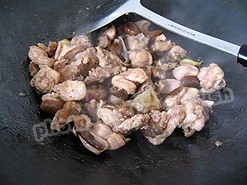 红萝卜桂圆炆兔肉