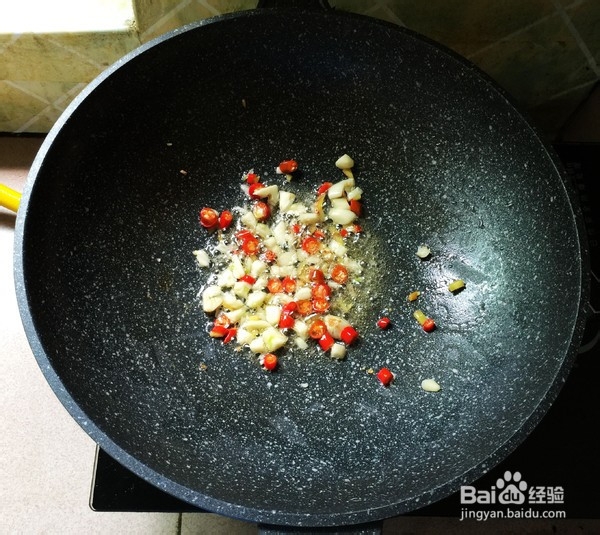 芦笋炒虾球的制作方法