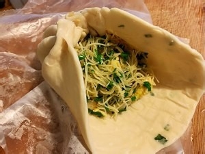 手抓饼版韭菜盒子