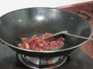 韭菜花炒腊肠