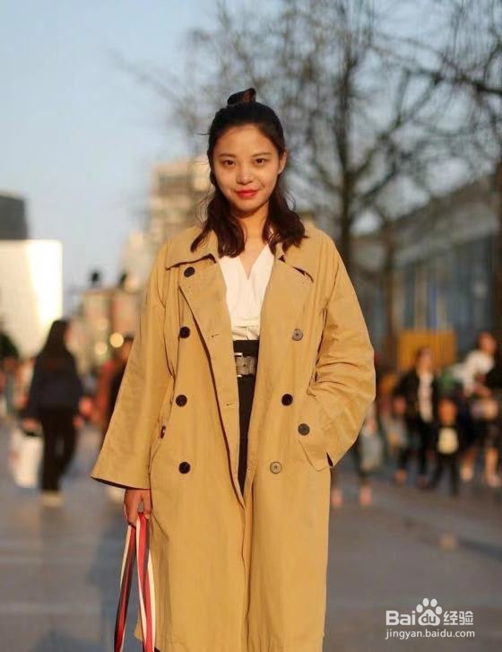 风衣如何搭阔裤?身高不同选择不同。