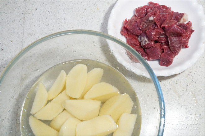 红皮土豆焖牛肉