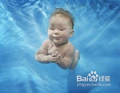 新生宝宝游泳的好处