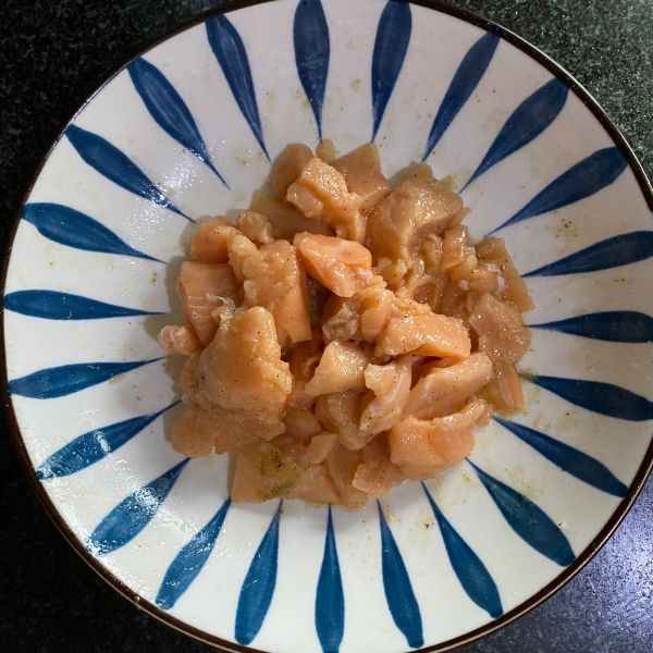 青花椒盐风味三文鱼蔬菜沙拉空气炸