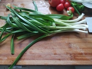 蒜苗炒腊肉的做法