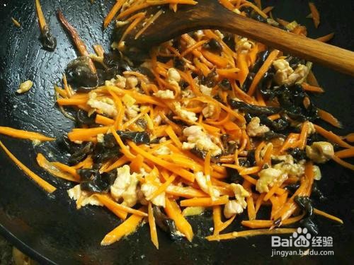 胡萝卜木耳炒肉片的做法