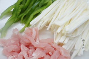 食补佳品茭白肉丝冷面的做法