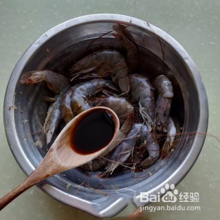 如何在家就能简单制作一份油焖大虾呢?