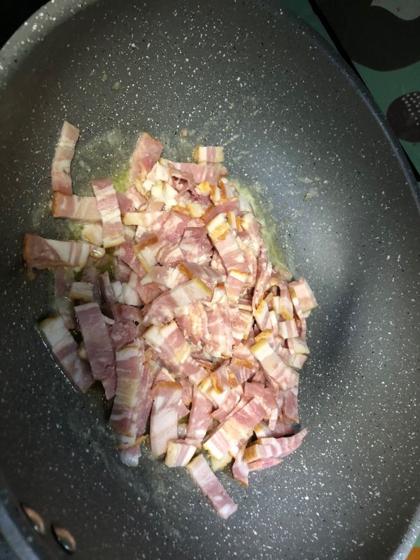 奶油培根蘑菇虾仁玉米意面