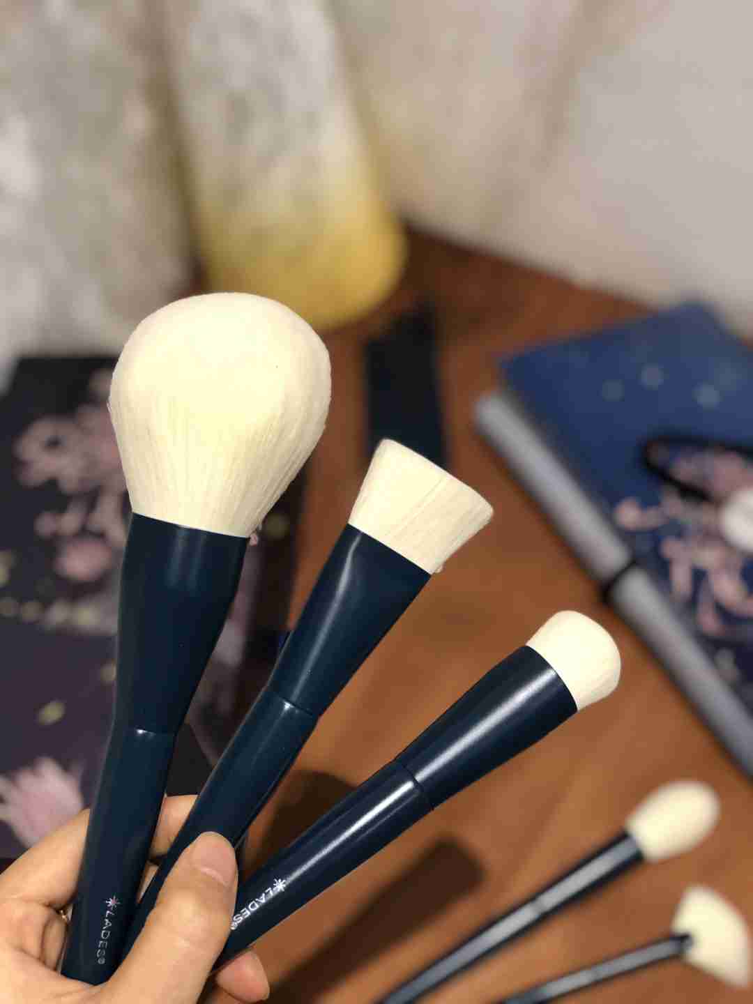 LADES蓝蒂丝烟蓝化妆刷，满足日常化妆