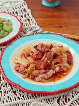 洋葱炒培根的做法