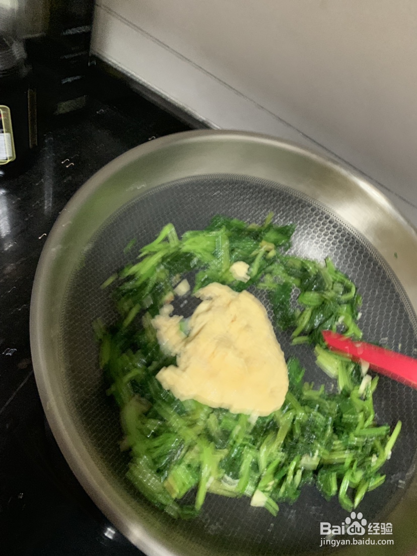 鲜美的鸡蛋虾皮炒菠菜