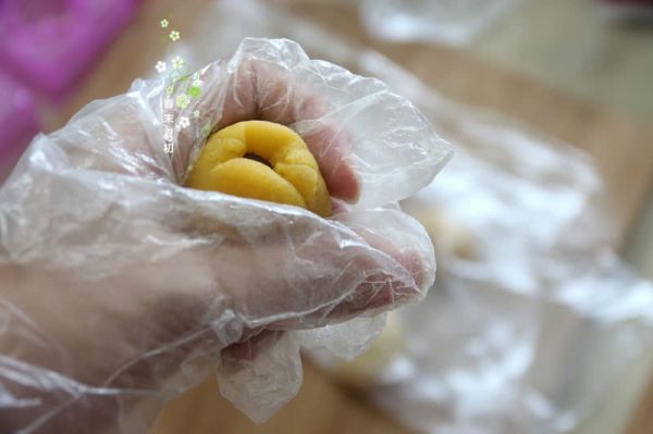 和果子板栗蓉桃山