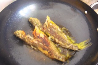 跟麻辣外婆学做红烧黄骨鱼