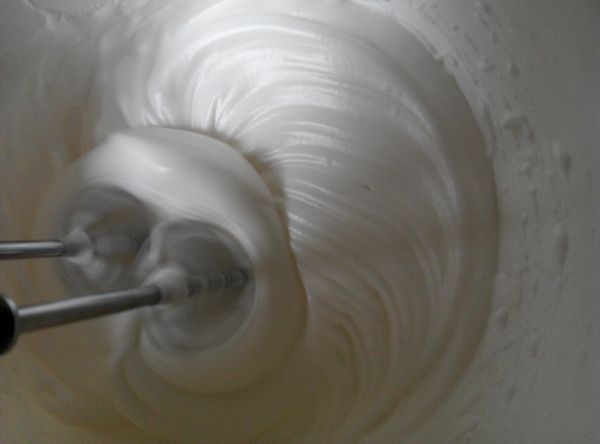 花朵奶油香芒戚风蛋糕