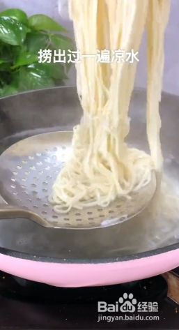 如何制作干脆面披萨？