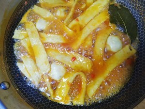 番茄咖喱鱼糕汤的做法