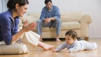 宝宝学爬行有6个重点