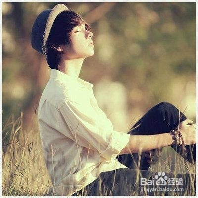 如何选择男士保湿护肤品 使用护肤品的二三要点