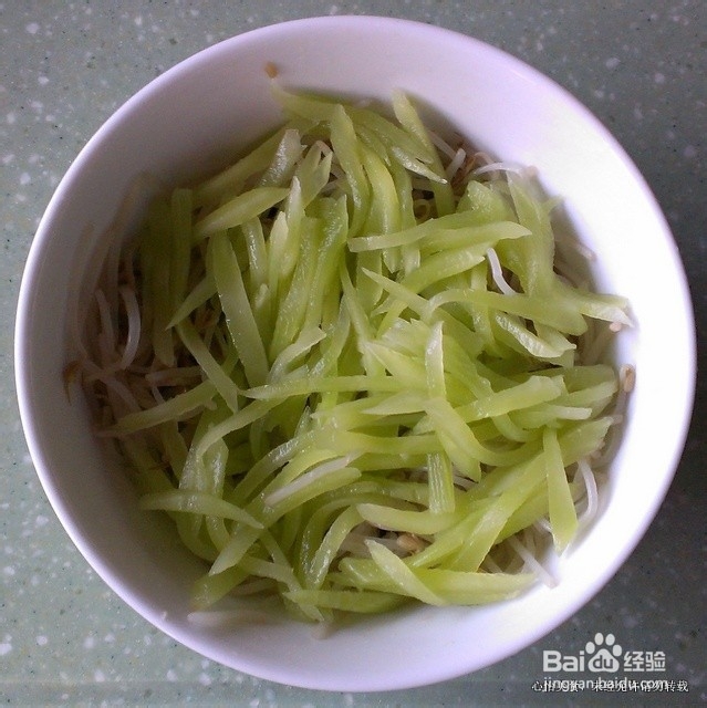 清凉减肥的莴笋拌银芽