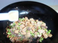 教大家腊肉毛豆米炒冻豆腐的做法