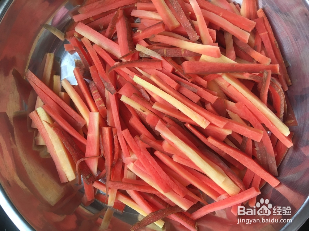 胡萝卜炒金针菇油泼挂面