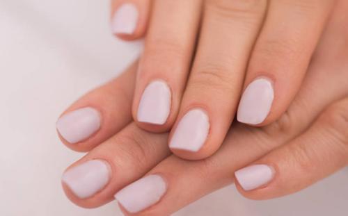 甲油胶不小心弄到白色衣服上怎么洗掉