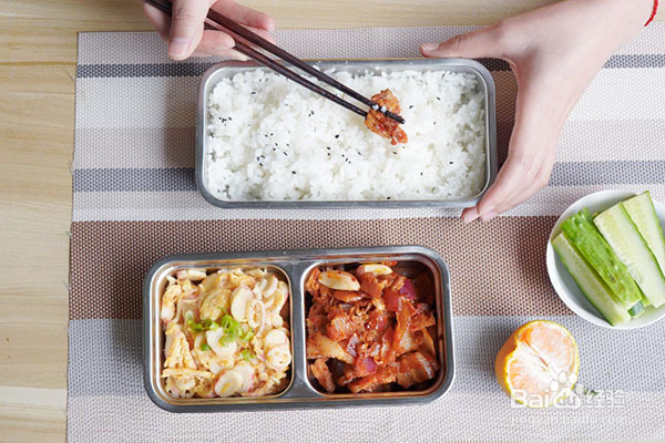 香浓的泡菜五花肉蛋蟹柳