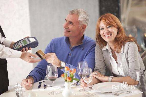 闺蜜抢买单引冲突,朋友聚会要如何文明的买单呢
