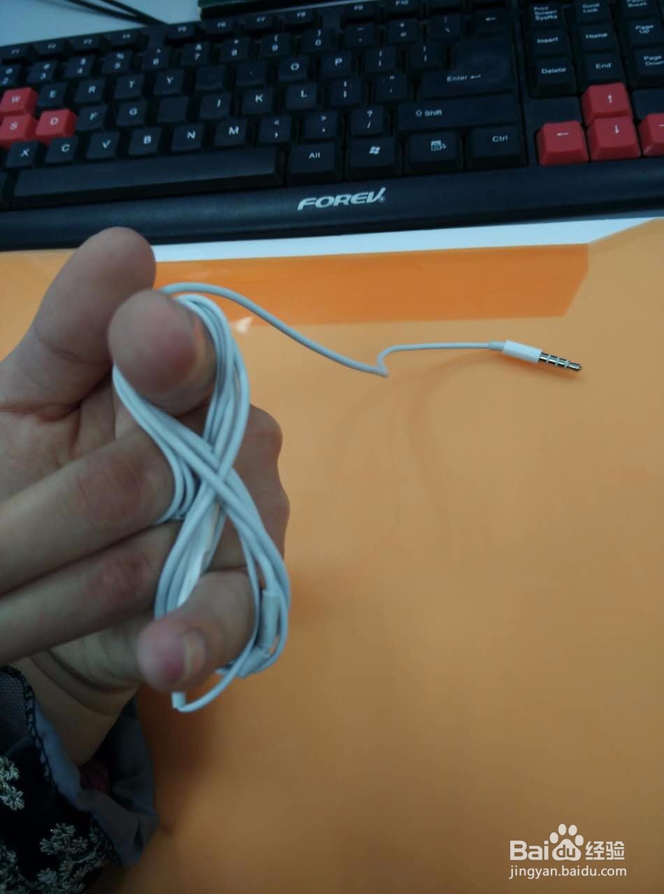 怎么在30秒之内正确收纳耳机线？