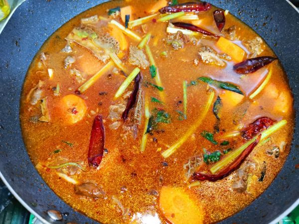 秘制萝卜焖牛腩