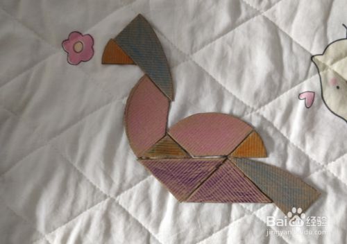 用蛋形九巧板怎么拼一只卧着休息的鸟?