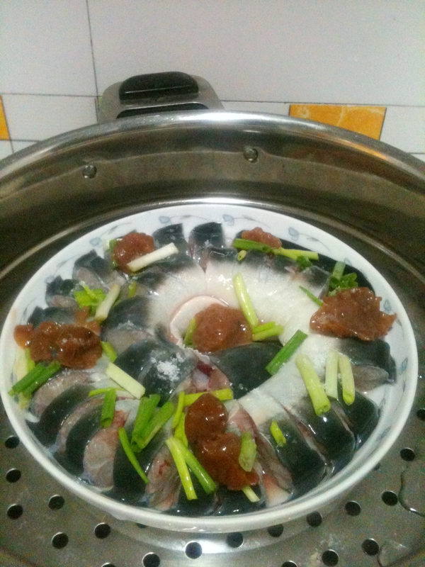 葱香酸梅蒸河鳗
