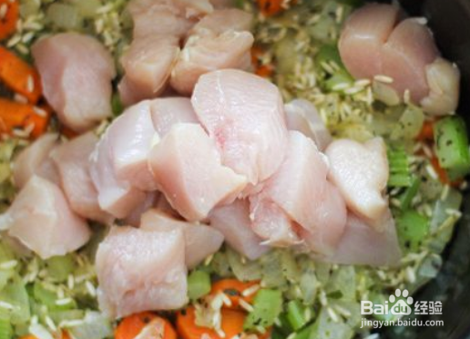 如何慢炖一碗蔬菜鸡汤饭