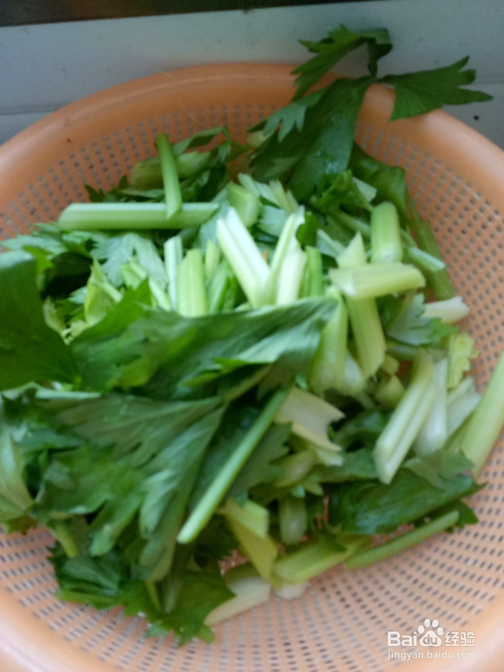 家常芹菜炒香肠