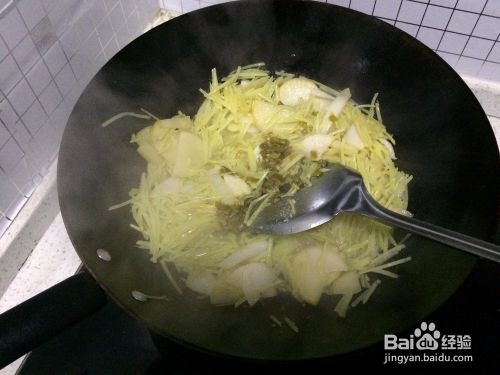 酸辣土豆丝拌面怎么做？