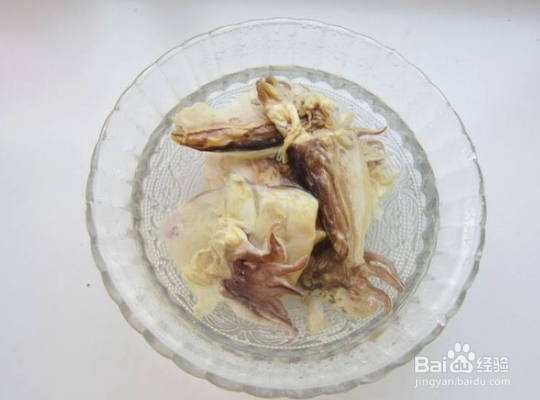 墨鱼干红烧三黄鸡的制作方法