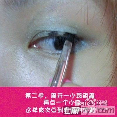 化妆教程：新手怎样画出好看眼线