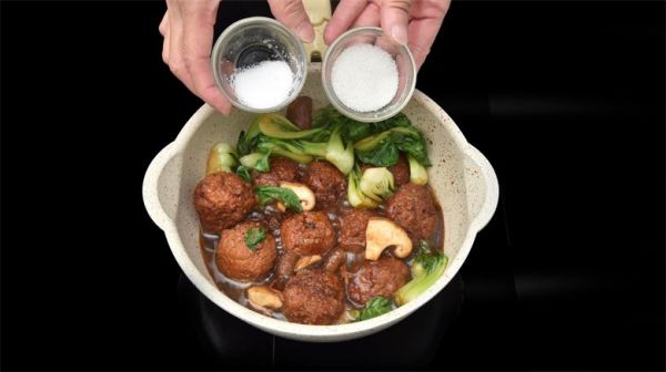 香菇肉圆炖青菜