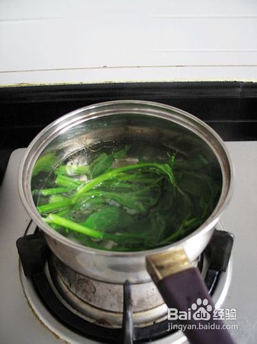 广式腊味煲仔饭