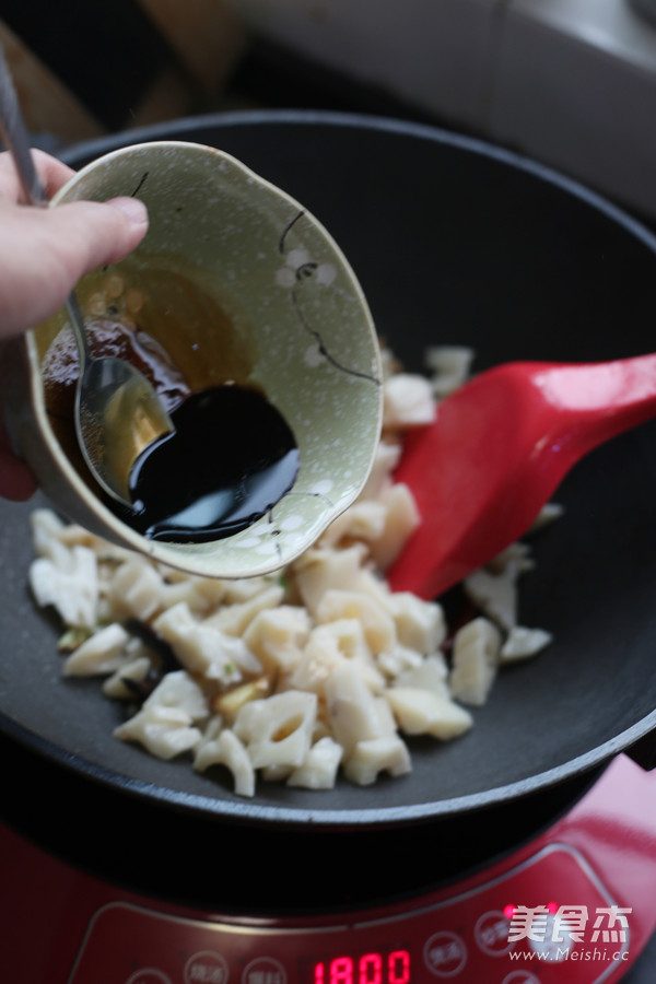 糖醋藕丁的做法