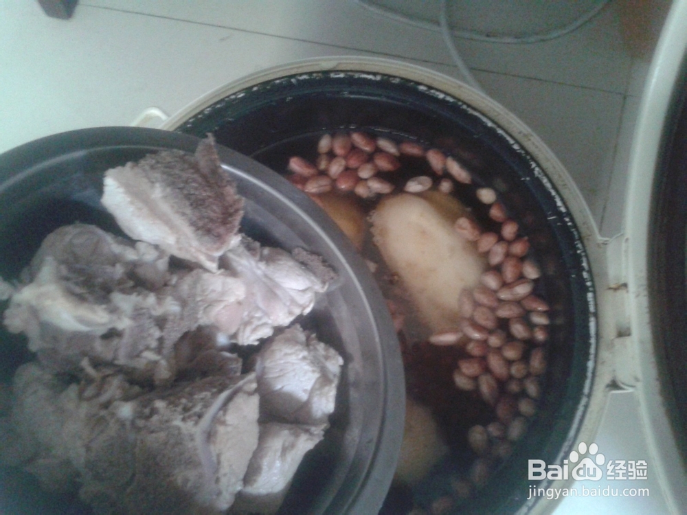 花生莲藕煲脊骨汤