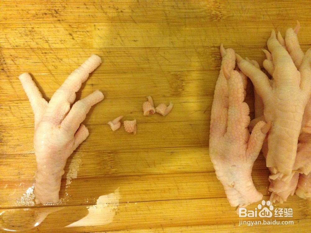 强肾抗皱美容汤：鸡爪黑豆汤