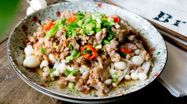 凉拌肉沫金针菇