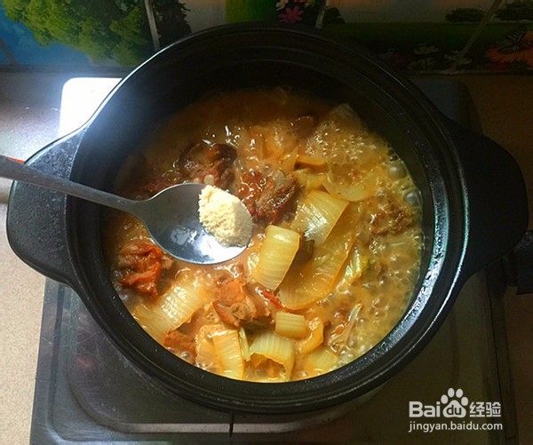 如何做出好吃的酸菜炖腊排骨