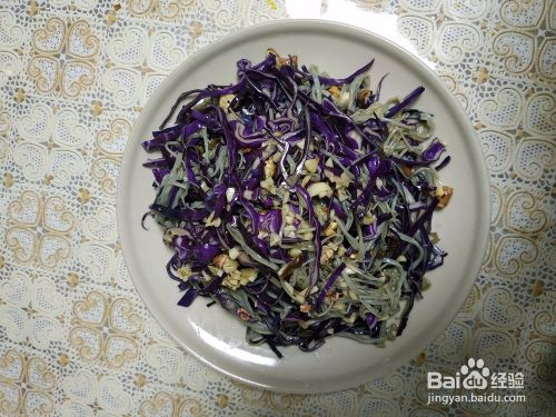 如何制作简单美味的快手菜金针菇凉拌紫甘蓝