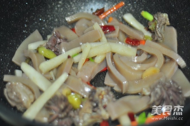 泡姜炒鸡胗魔芋