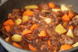 怎么做黄焖牛腩