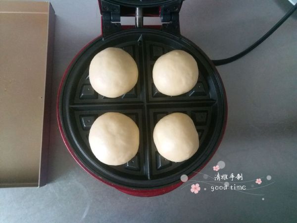 奶香豆沙华夫饼配缤纷鲜果