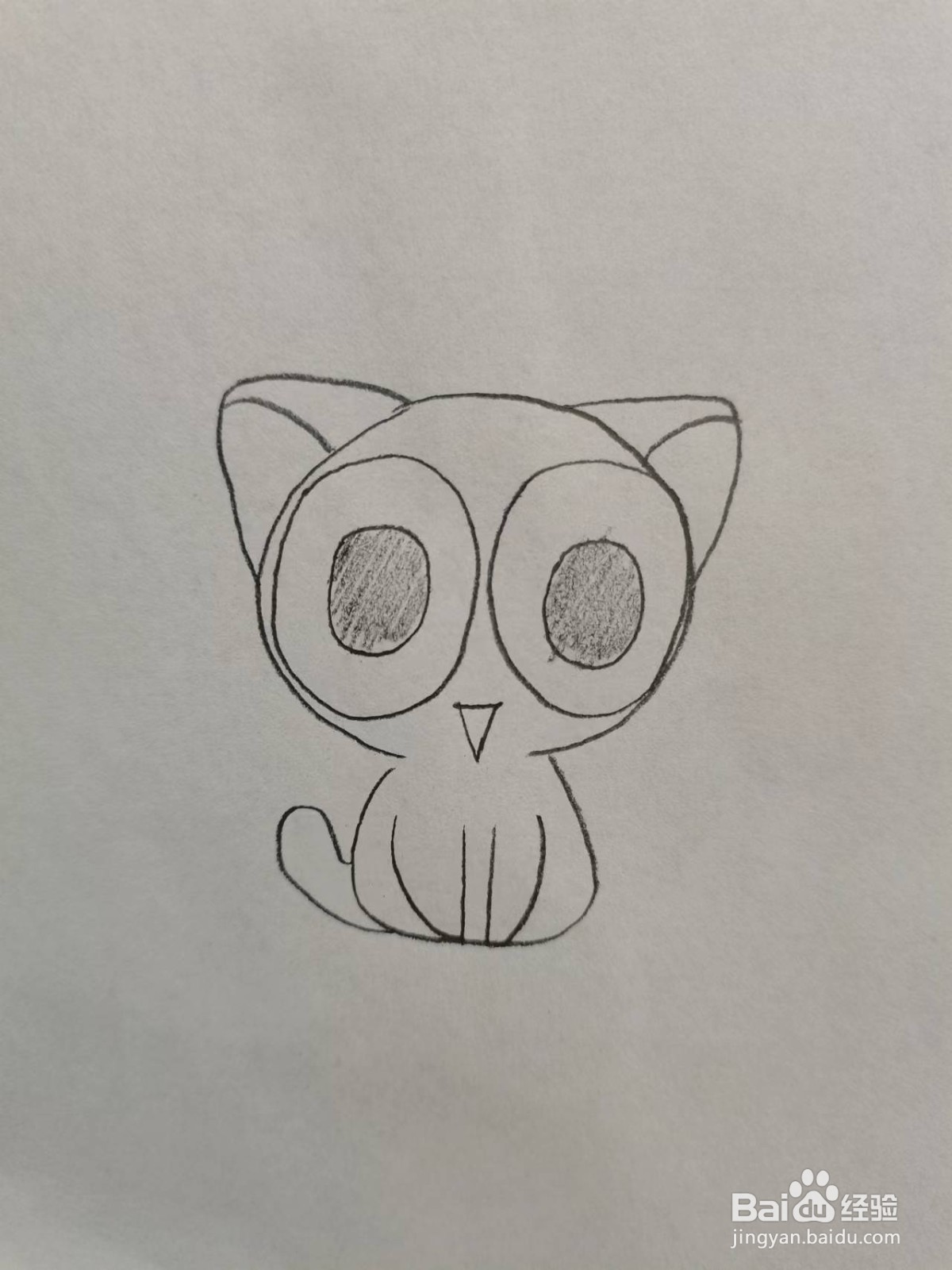 铅笔画大眼睛的猫咪